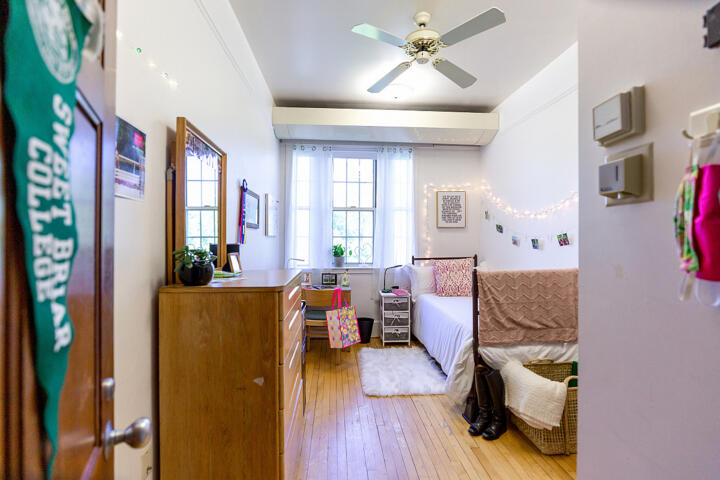 Moving Into a Dorm: A First-Timer's Checklist