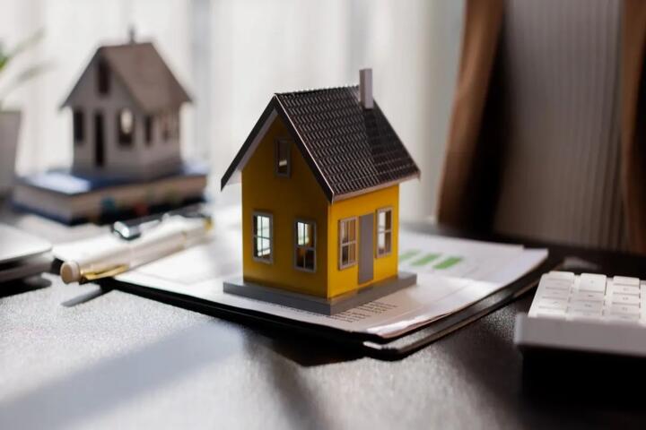 Lease Renewal: Rent Increase vs Moving Cost